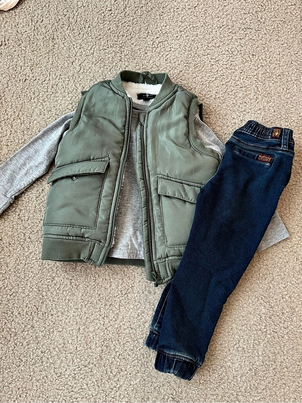 7 for all man king three-Piece Vest & Jeans Set in Green & Blue Size 3T Like New